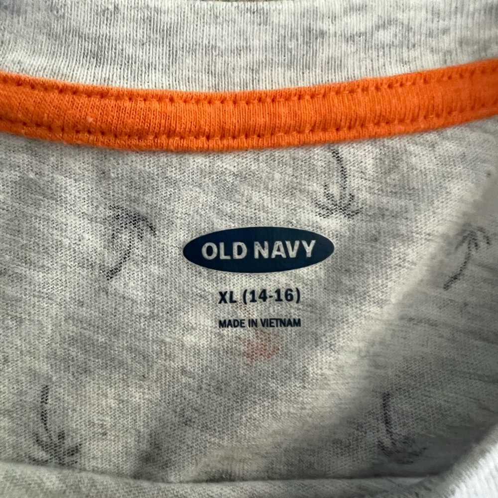 Boys Old Navy T-shirt - Picture 3 of 4